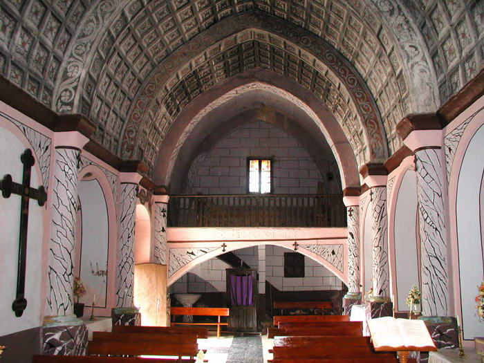 INTERIOR DEL TEMPLO HACIA LOS PIES